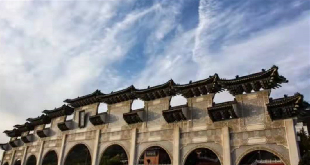 西安灞橋區(qū)灞橋鄉(xiāng)毛西村灞陵墓園.萬起