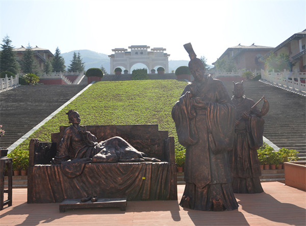 西安霸陵墓園新區(qū)圖片，群山環(huán)抱中,價格實惠