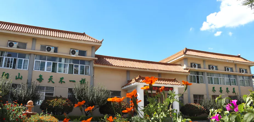 西安壽陽山骨灰墓園商務(wù)車免費上門，為客戶提供接送服務(wù)