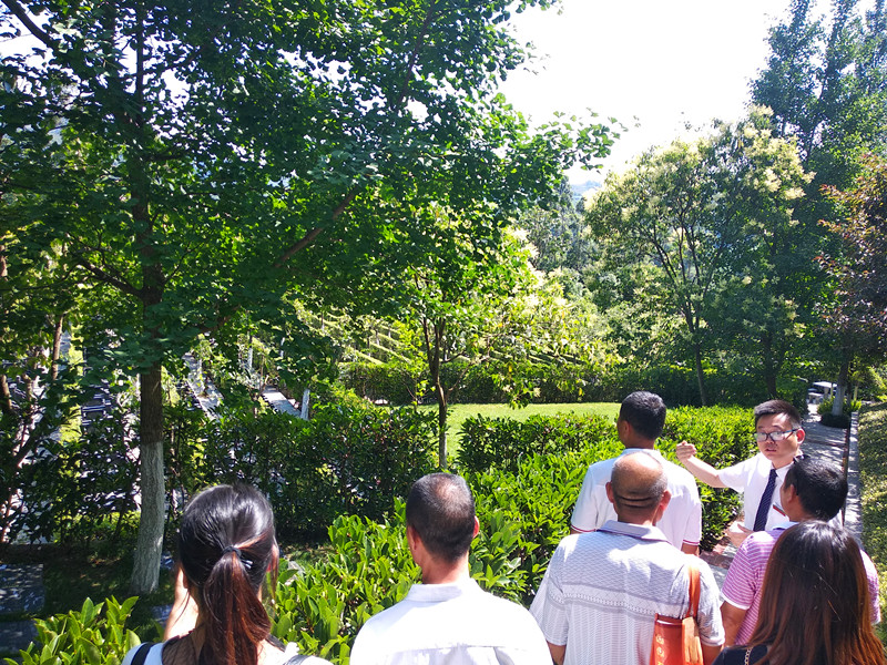 西安壽陽山墓園赴長(zhǎng)松寺學(xué)習(xí)考察園區(qū)管理建設(shè)