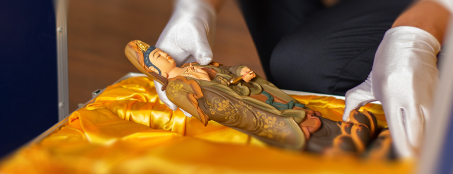 隨葬品在傳統(tǒng)葬禮中標志墓主的身份、地位