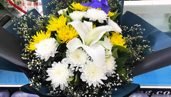 鮮花祭祀是一種為了表達(dá)哀悼、惋惜、懷念